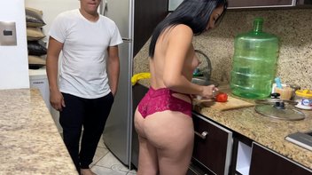 Pegou Cunhada de Lingerie Na Sala de Estar